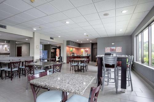Hotel Econo Lodge Holly Springs