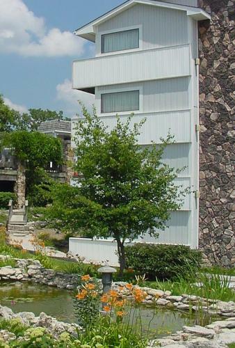 Hotel Quail's Nest Inn & Suites