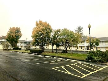 Motel Honeysuckle Inn & Conference Center