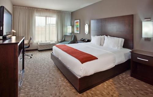 Holiday Inn Express Hotel And Suites Saint Robert