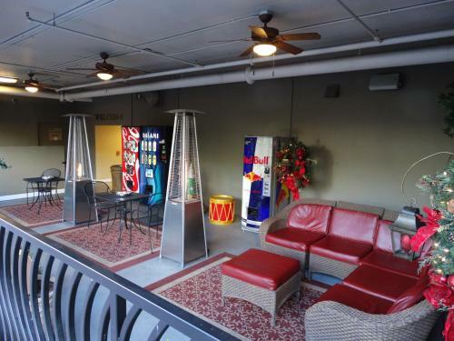 Aparthotel Suites At Jockey Club