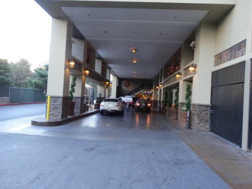 Aparthotel Suites At Jockey Club