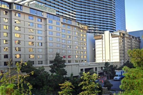 Aparthotel Jockey Club Suites