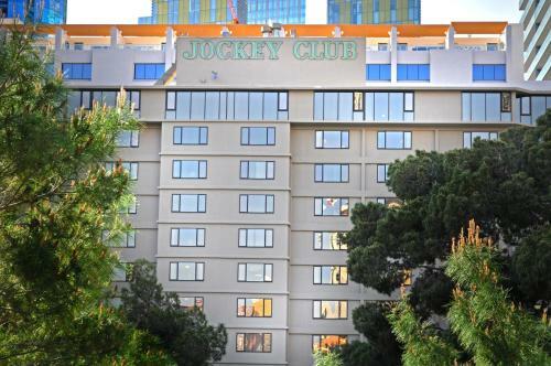 Aparthotel Jockey Club Suites