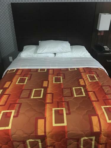 Hotel Red Carpet Inn Elmwood
