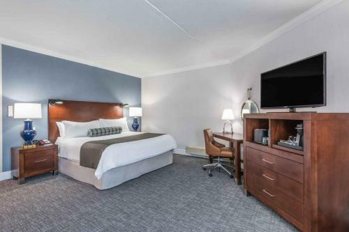 Wyndham Hamilton Park Hotel & Conference Center