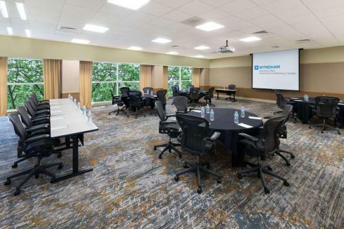 Wyndham Hamilton Park Hotel & Conference Center