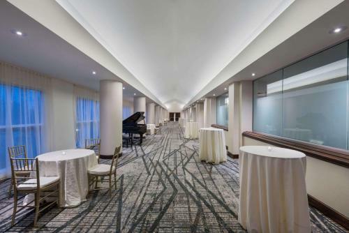 Wyndham Hamilton Park Hotel & Conference Center