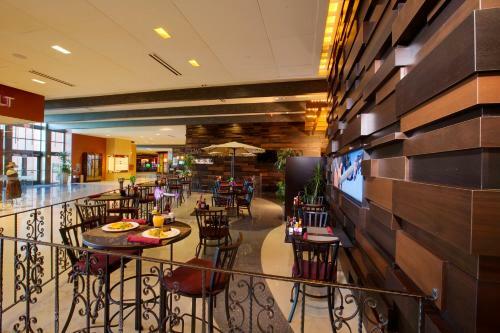 Hotel Isleta Resort & Casino