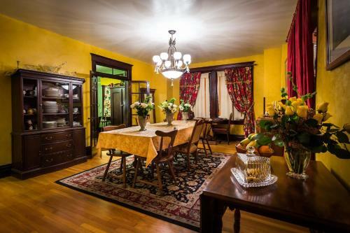 Downtown Historic Bed & Breakfast