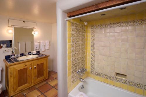 Hacienda Nicholas Bed & Breakfast