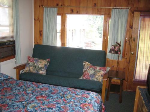 Hotel Cramers Point Motel & Cottages