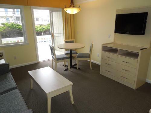 Hotel Royal Atlantic Beach Resort
