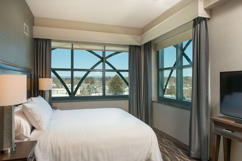 Hotel Embassy Suites Saratoga Springs