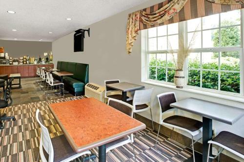 Hotel Microtel Inn & Suites By Wyndham Cherokee