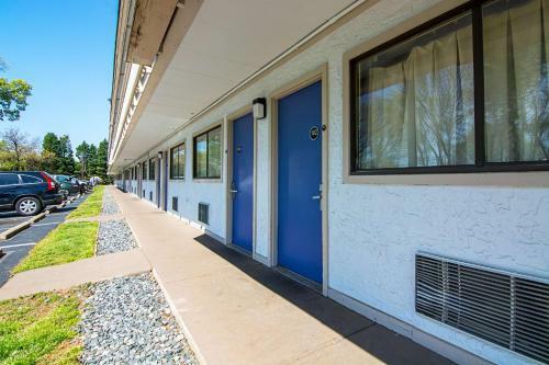 Motel Charlotte Plaza Inn