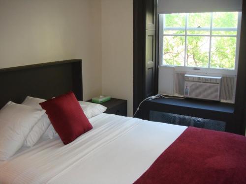 Bed & Breakfast Colonial House Inn