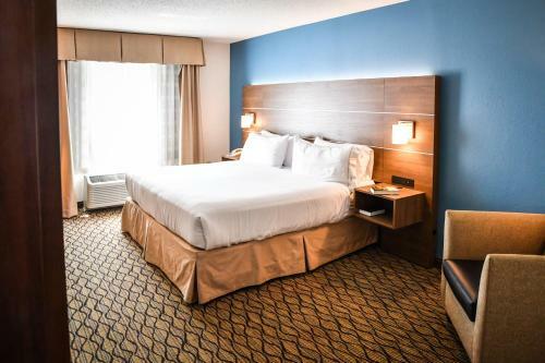 Holiday Inn Express Hotel & Suites - Concord