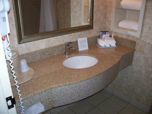 Holiday Inn Express Hotel & Suites - Concord