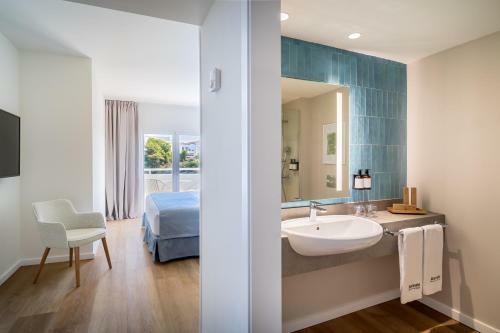 Hotel Barcel� Ponent Beach