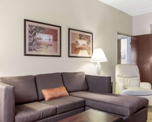 Hotel Comfort Suites Bismarck
