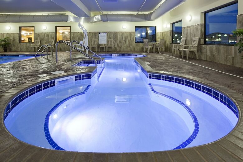 Hotel Expressway Suites Of Grand Forks