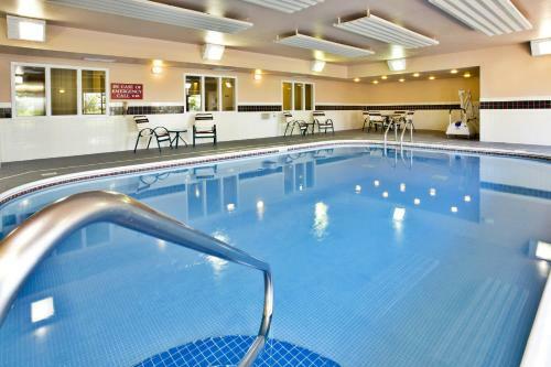 Hotel Country Inn & Suites Marion