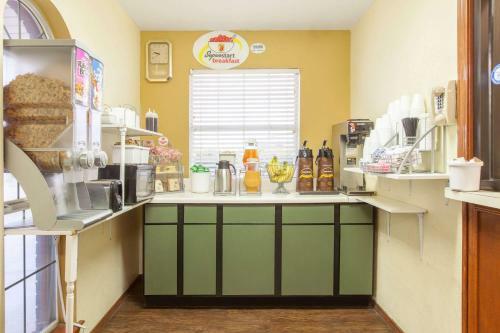 Motel Super 8 By Wyndham Muskogee