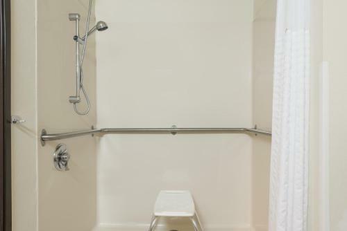 Hotel Super 8 By Wyndham Burnham/lewistown
