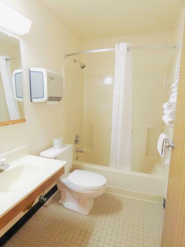Hotel Super 8 By Wyndham Burnham/lewistown