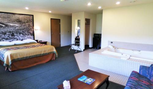 Hotel Super 8 By Wyndham Burnham/lewistown