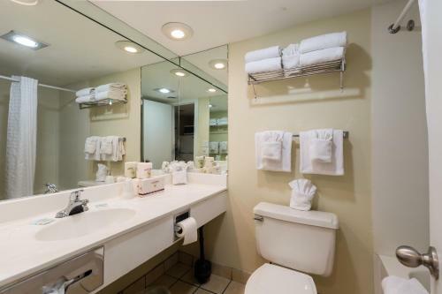 Hotel Schooner Beach And Racquet Club