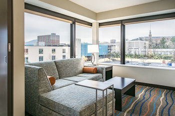 Holiday Inn Hotel & Suites Chattanooga