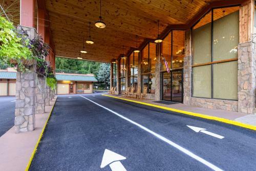 Hotel River Terrace Resort & Convention Center