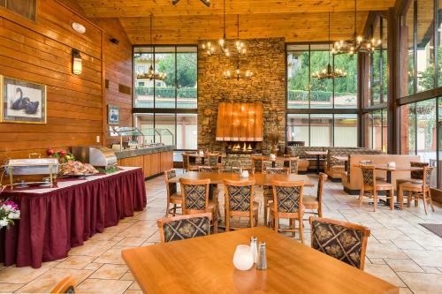 Hotel River Terrace Resort & Convention Center