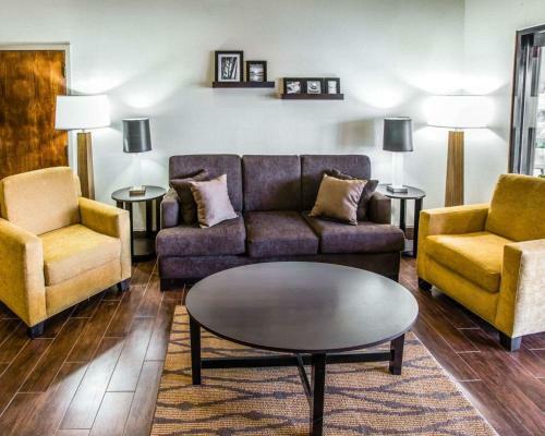 Hotel Sleep Inn & Suites Near Outlets