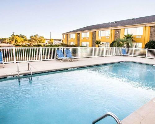 Hotel Sleep Inn & Suites Near Outlets