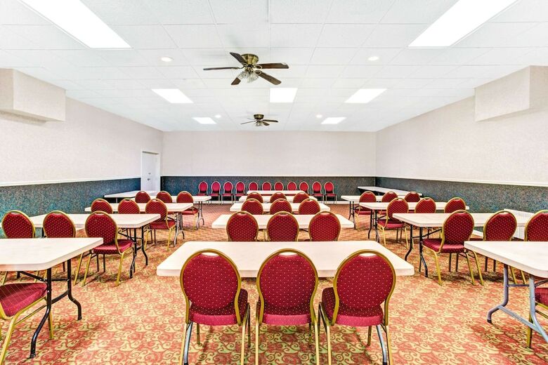 Ramada Murfreesboro Hotel
