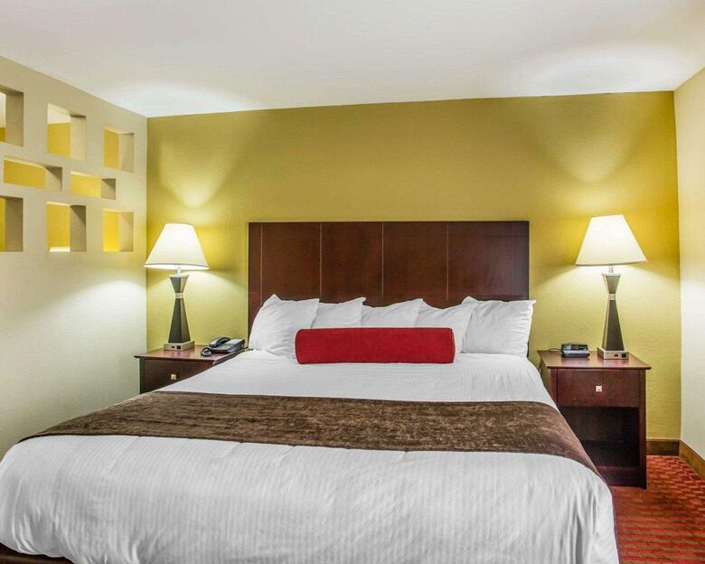 Hotel Quality Suites Nashville Airport