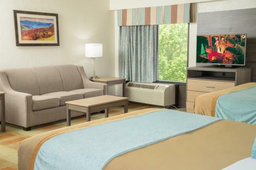 Hotel Pigeon River Inn