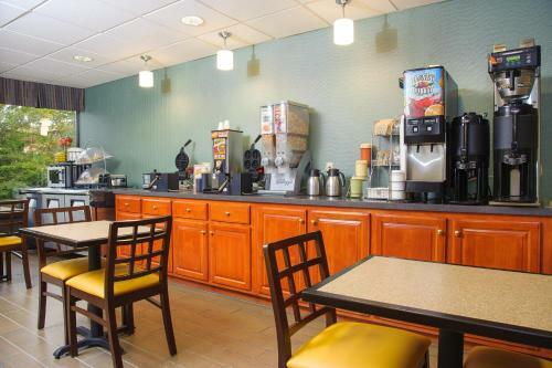 Hotel Pigeon River Inn