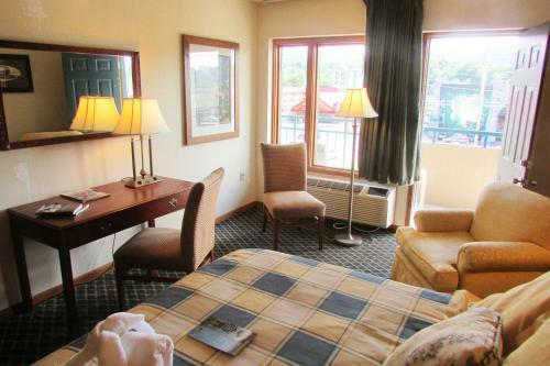 Arbors At Island Landing Hotel & Suites