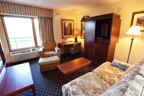 Arbors At Island Landing Hotel & Suites