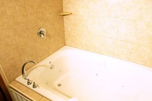 Arbors At Island Landing Hotel & Suites