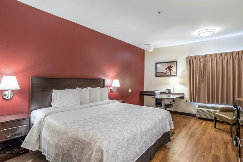 Hotel Red Roof Plus Austin South