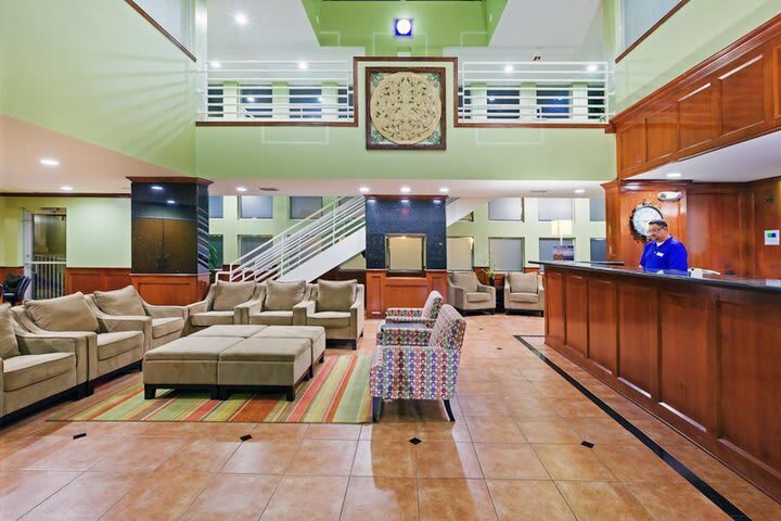 Holiday Inn Express Hotel & Suites Arlington/six Flags Area