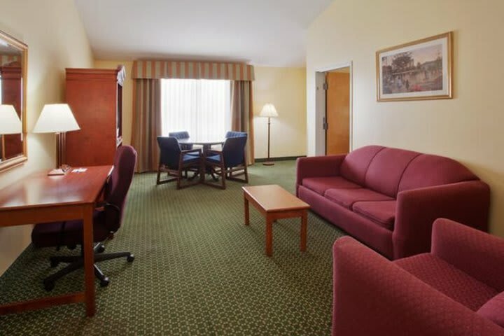 Holiday Inn Express Hotel & Suites Arlington/six Flags Area
