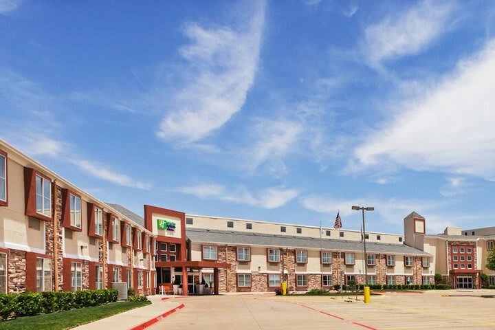 Holiday Inn Express Hotel & Suites Arlington/six Flags Area