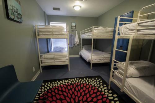 Hi - Austin Hostel