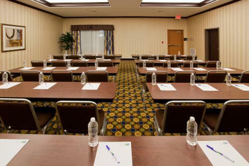 Holiday Inn Express Hotel & Suites Austin South - Buda